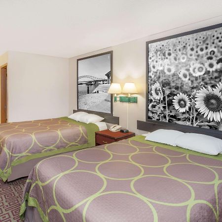 Super 8 By Wyndham Muscatine Hotel Luaran gambar
