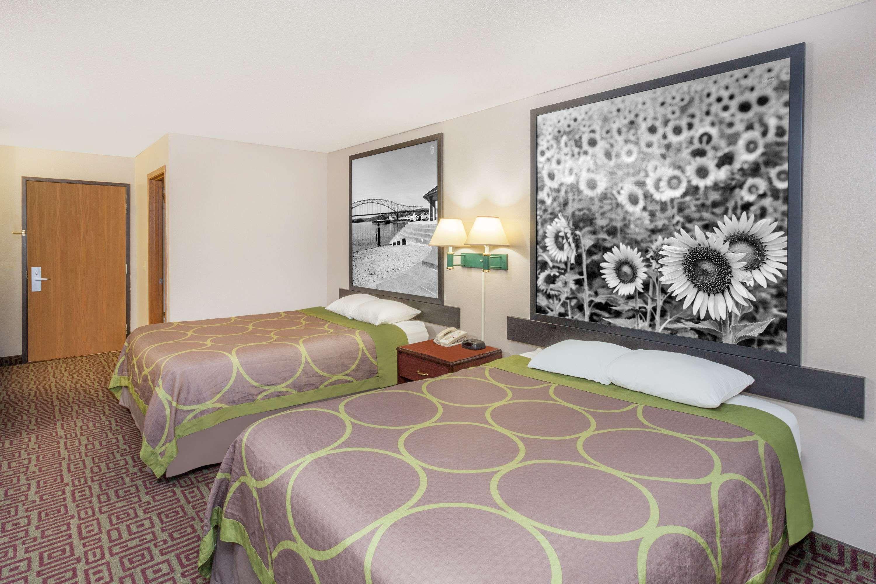 Super 8 By Wyndham Muscatine Hotel Luaran gambar
