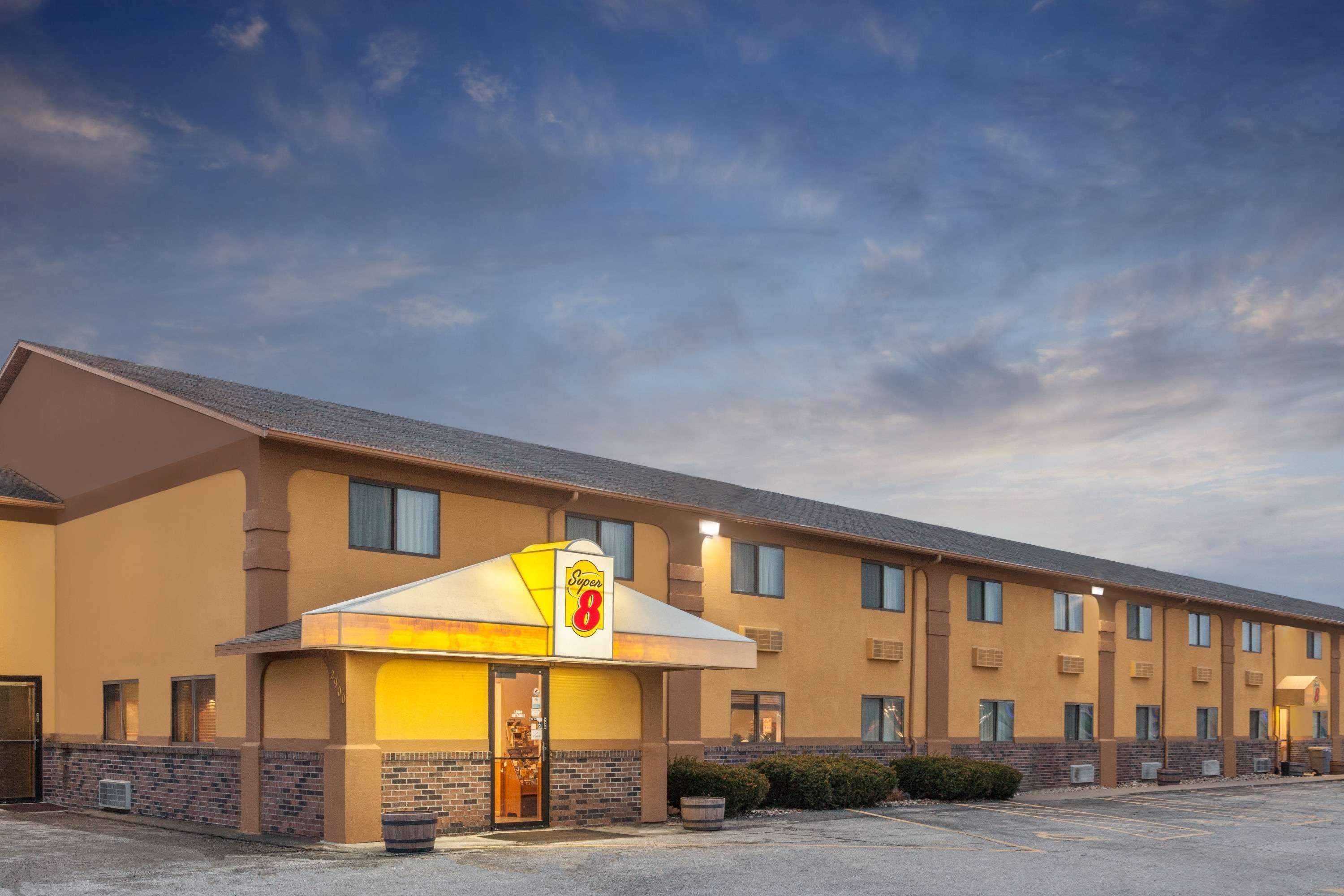 Super 8 By Wyndham Muscatine Hotel Luaran gambar