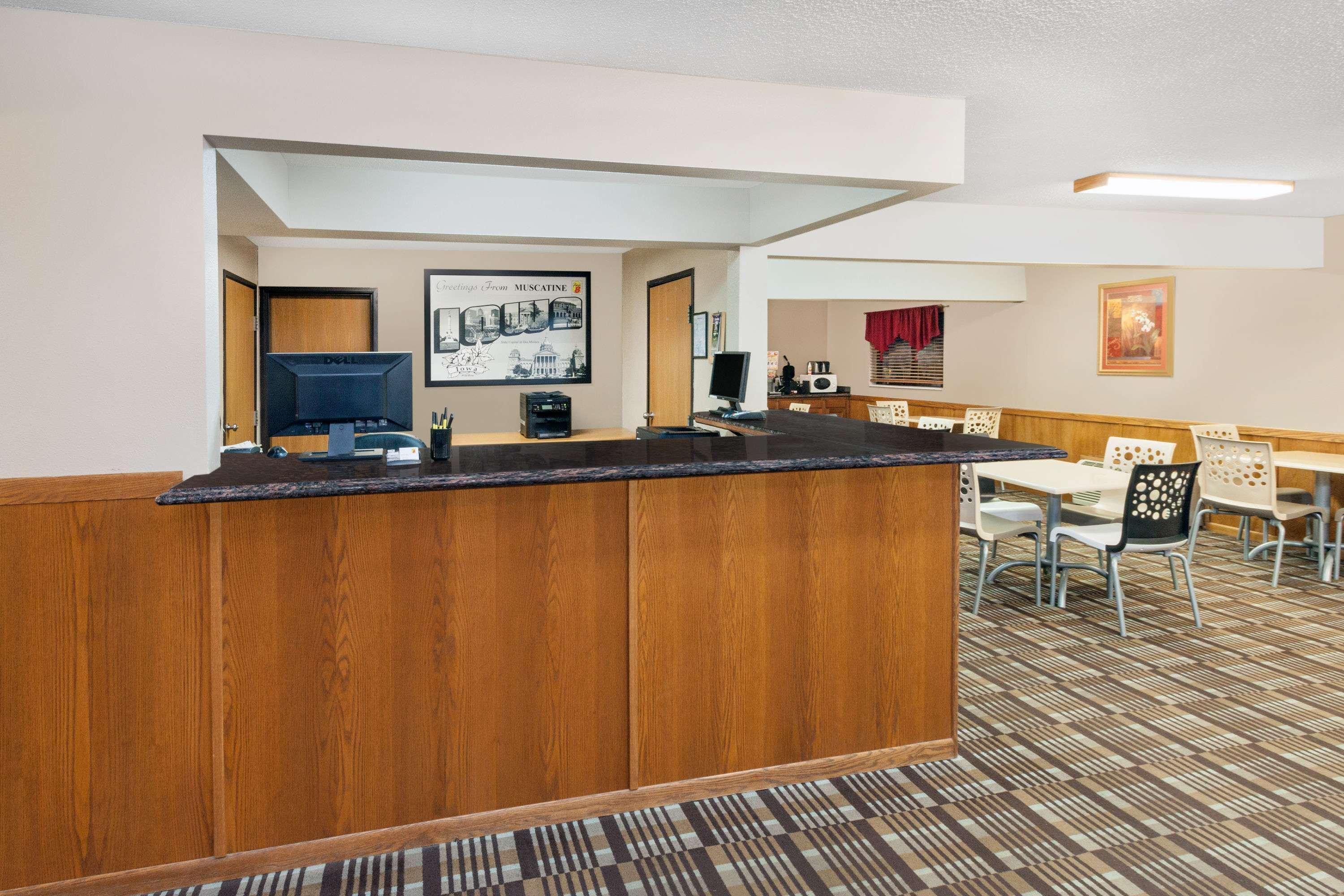 Super 8 By Wyndham Muscatine Hotel Luaran gambar