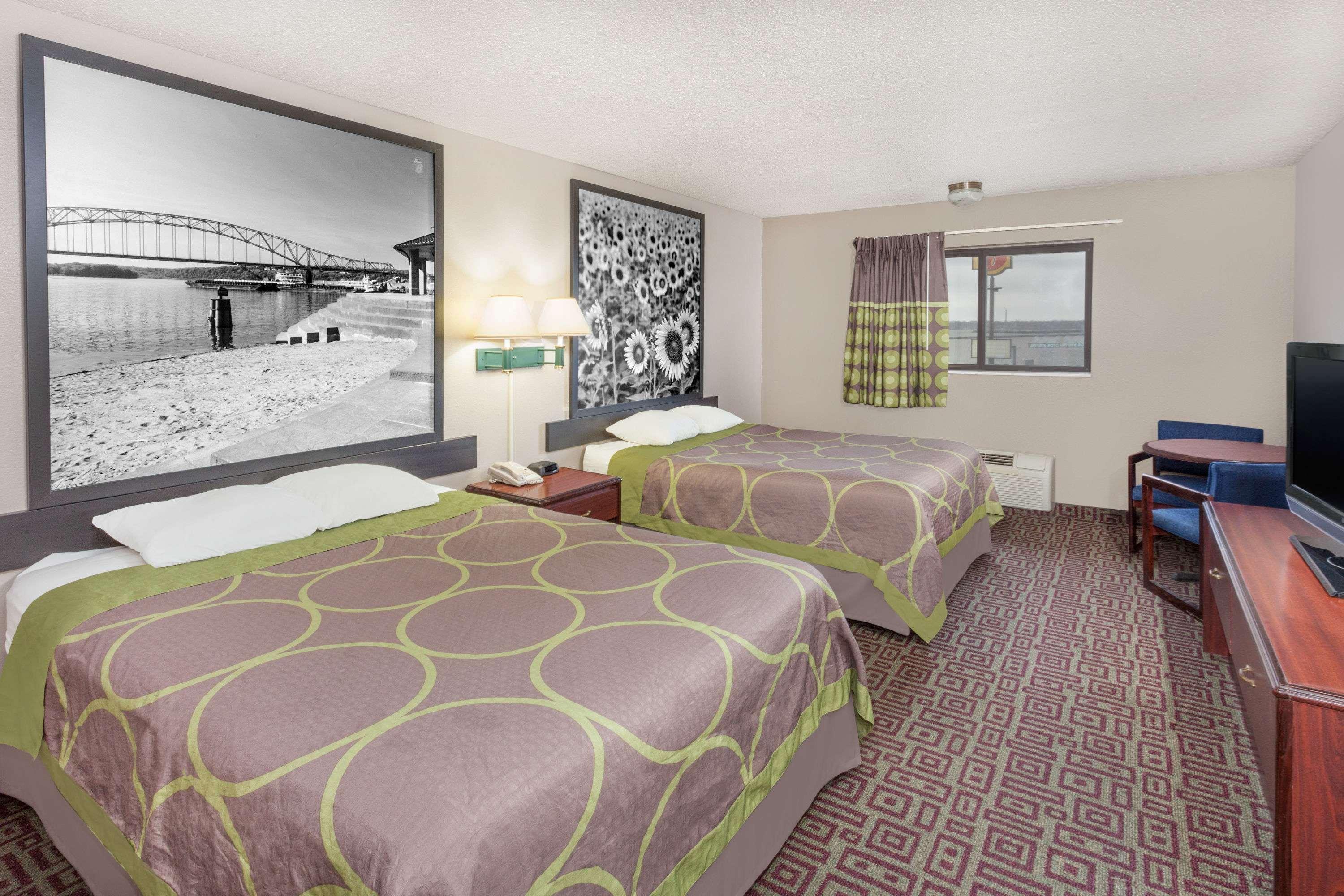 Super 8 By Wyndham Muscatine Hotel Luaran gambar