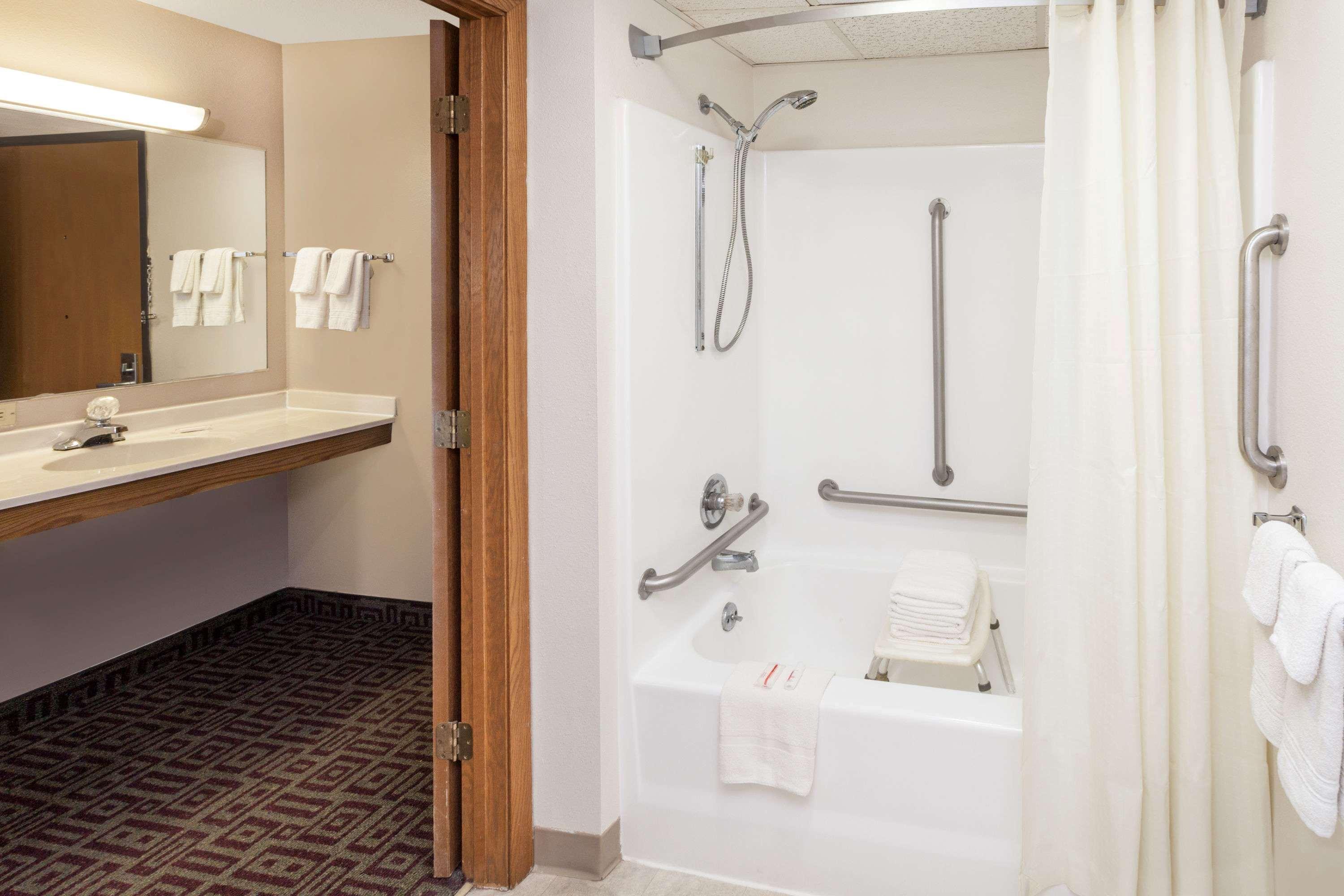 Super 8 By Wyndham Muscatine Hotel Luaran gambar
