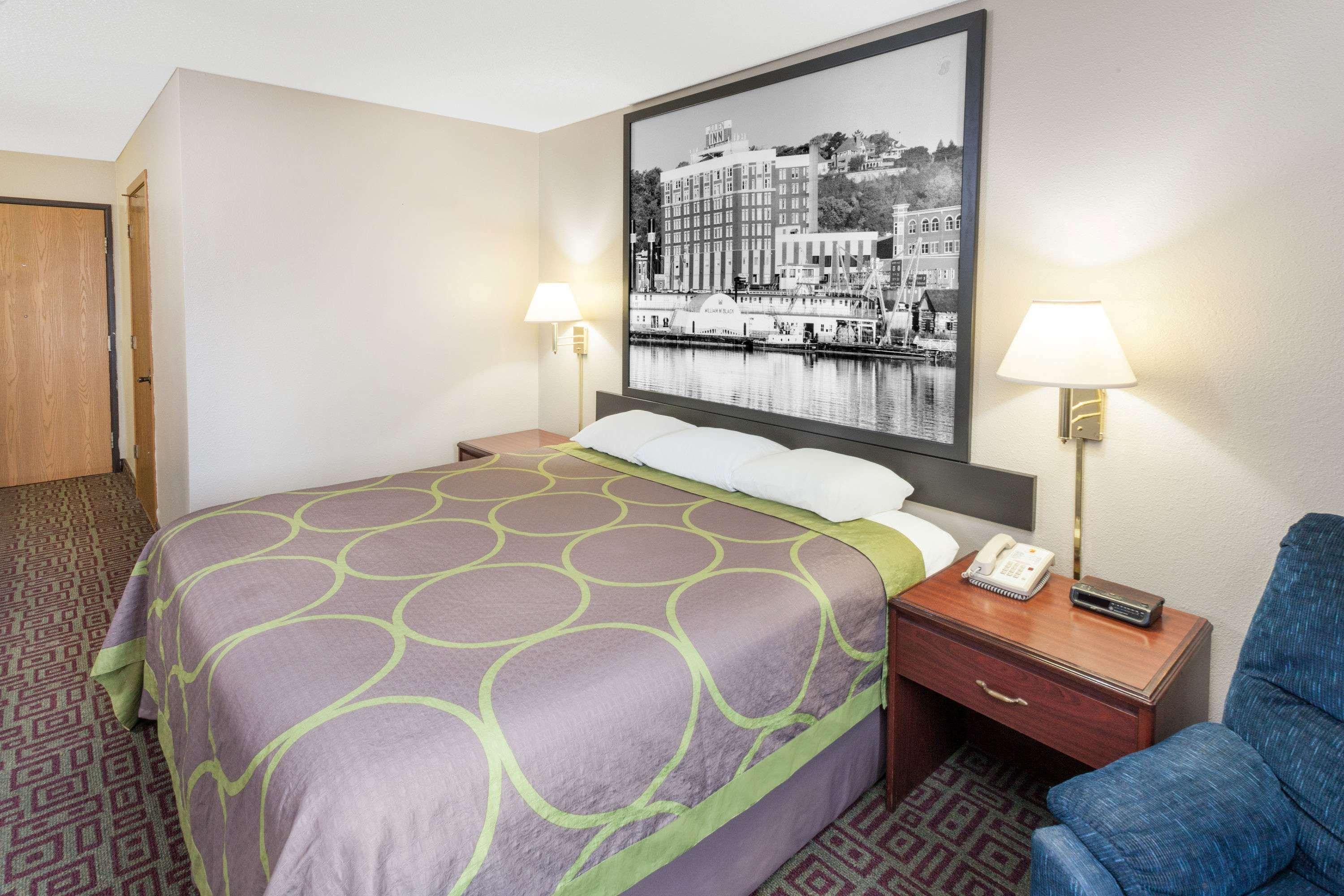 Super 8 By Wyndham Muscatine Hotel Luaran gambar