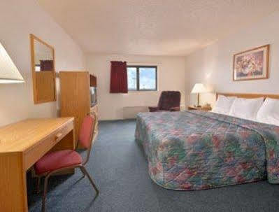 Super 8 By Wyndham Muscatine Hotel Luaran gambar